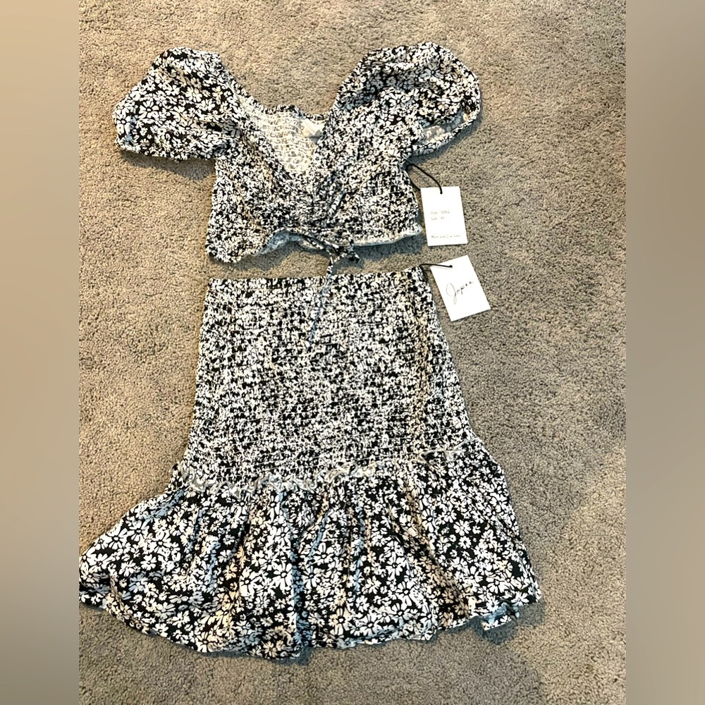 Japna two piece top skirt black white floral ruffles summer XS juniors beach